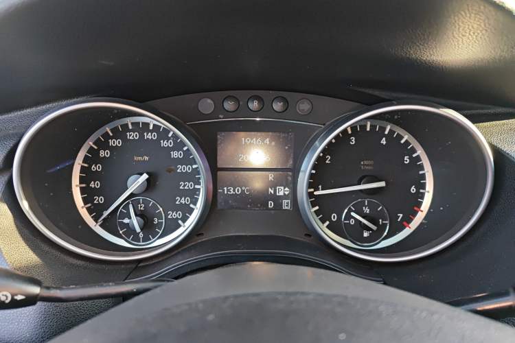 Used Mercedes-Benz R-Class 2015 R 320 4MATIC Luxury Model Instrument Cluster