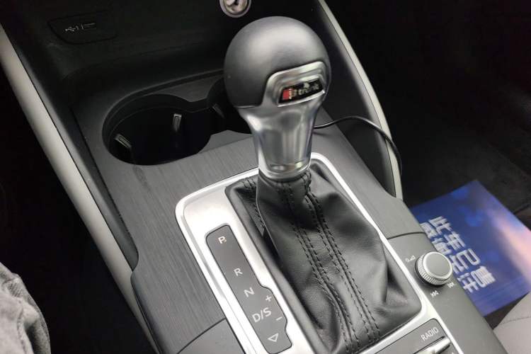 Used Audi A3 2020 Sportback 35 TFSI Fashion Edition China VI Emission Standard Gear Lever