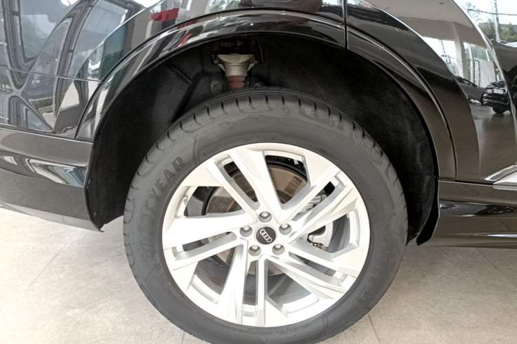 Used Audi Q7 2023 45 TFSI quattro S line Sport model