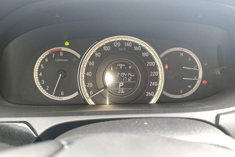 Used Honda Accord 2016 2.0L Comfort Edition Odometer Close Up