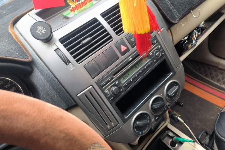 Used Volkswagen Polo 2011 Jingqu 1.4L Manual Shishang Edition Audio And AC Panel