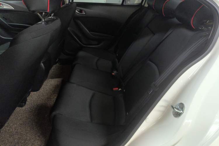 Used Mazda 3 Axela 2017 Sedan 1.5L Automatic Comfort Model Emission Standard China V
