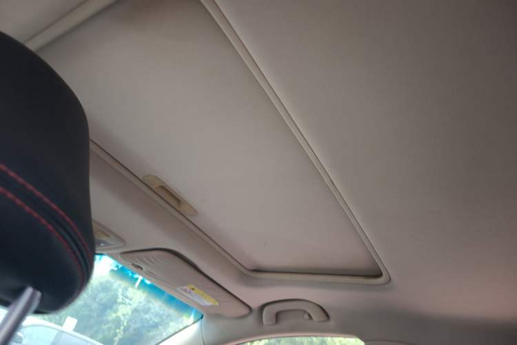 Used Baojun 560 2015 1.8L manual luxury version Headliner