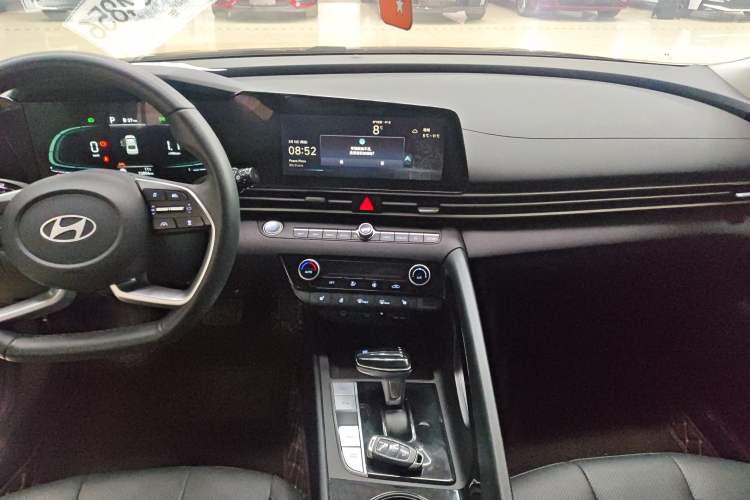 Used Hyundai Elantra 2023 1.5L CVT LUX Prestige Edition
