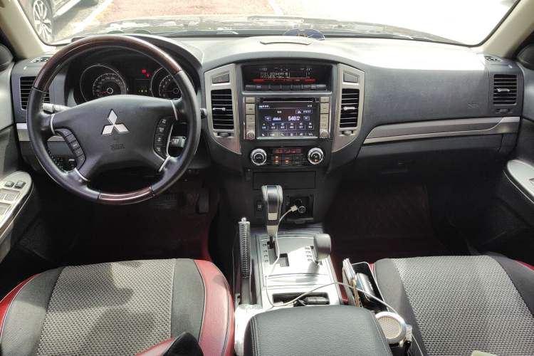 Used Mitsubishi Pajero 2016 3.0L Automatic Prestige Version China IV Standard