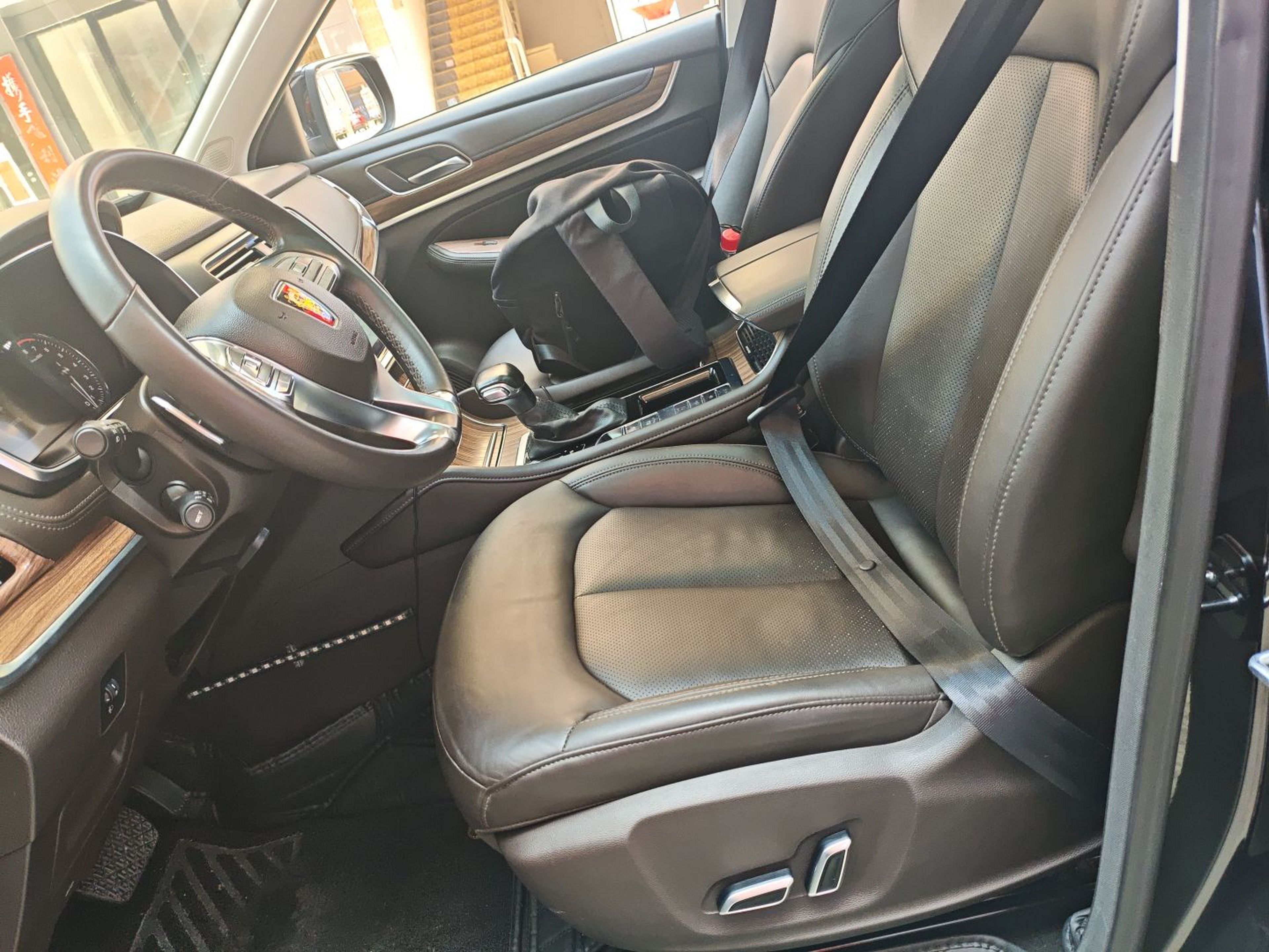 Переднее сиденье в автомобиле