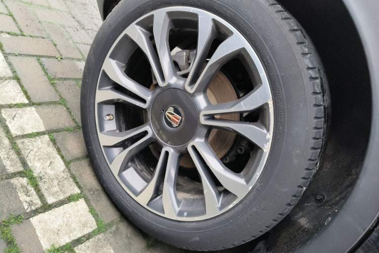 Used Hongqi HS5 2019 2.0T Smart Connect Flagship All-Wheel-Drive Version Right Rear Wheel Hub