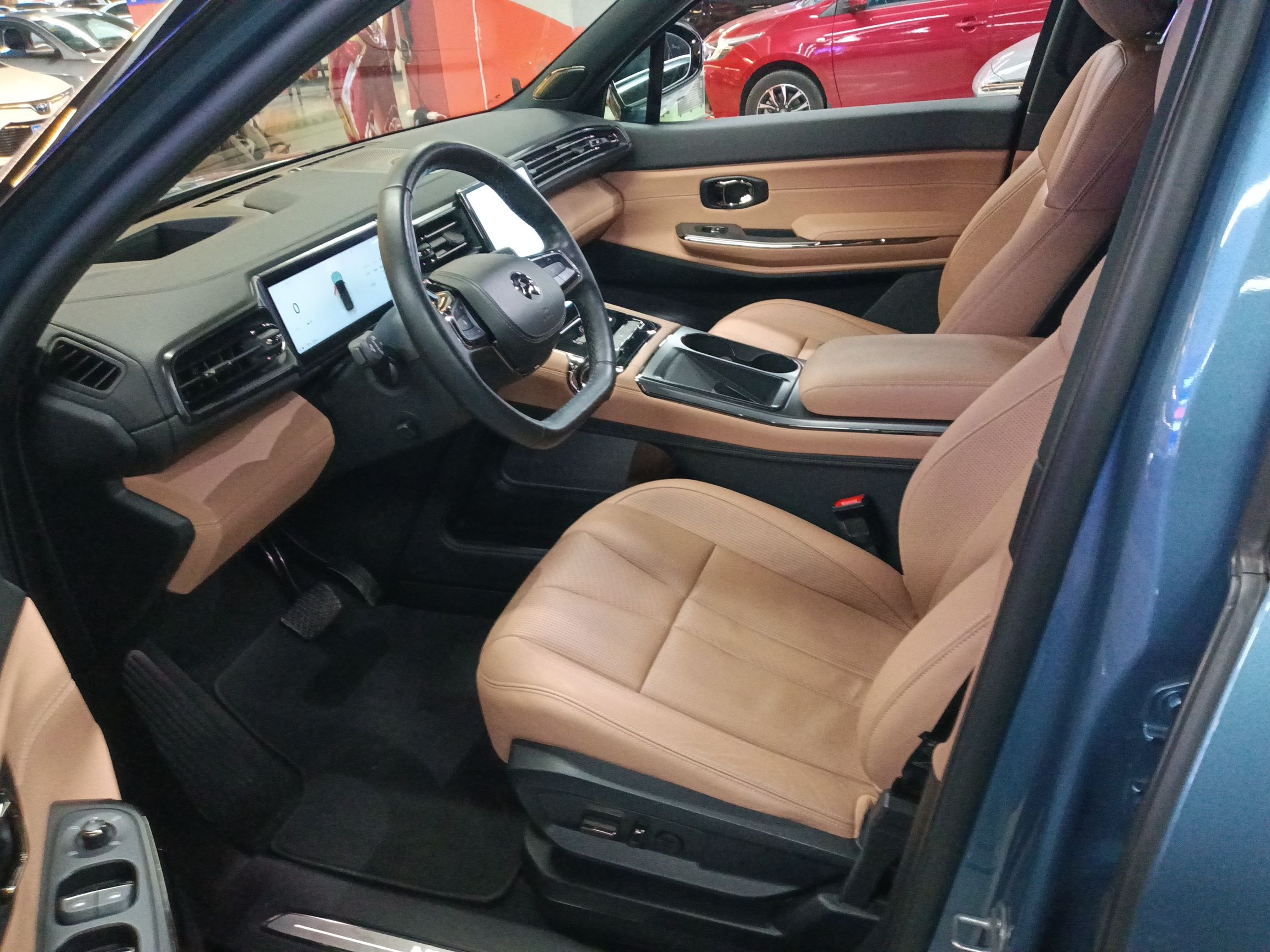 المقاعد الأمامية داخل السيارة