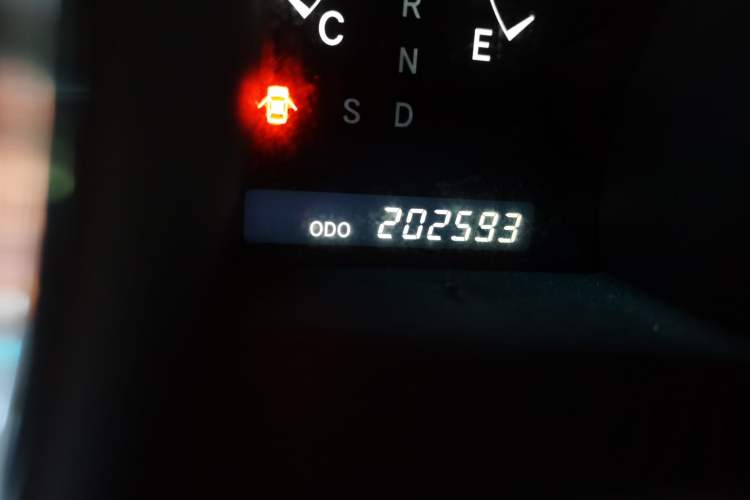 Used Toyota Highlander 2012 2.7L Two-Wheel Drive 7-Seater Luxury Edition Odometer Close Up