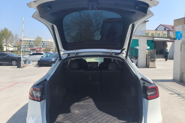 Used Tesla Model Y 2022 Rear-Wheel-Drive Version Trunk
