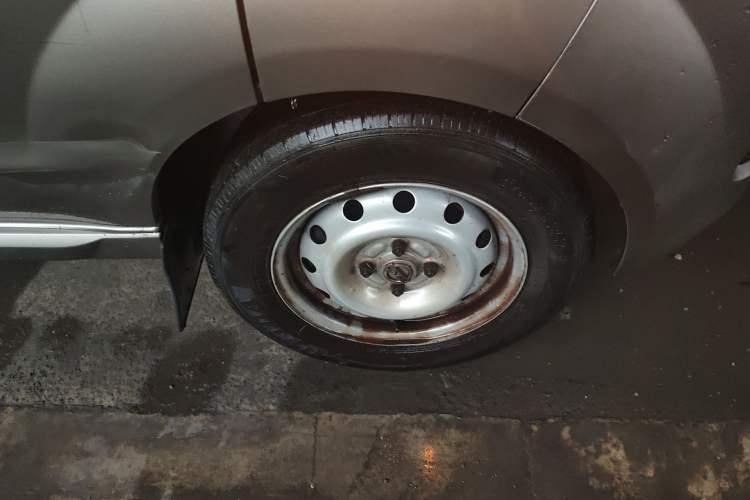 Used Jinbei Hiace X30 2021 1.5L Wealthy Single-Steaming Air-Conditioned Version Bus China VI Standard SWC15M Right Front Wheel Hub