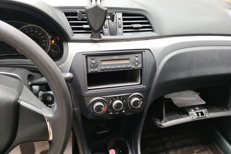 Used Suzuki Alivio 2015 1.6L Manual Comfort Model Audio And AC Panel