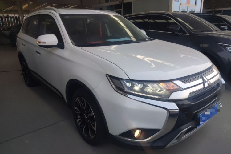 Used Mitsubishi Outlander 2019 2.4L 4x4 Zhi Xiang Edition 7 Seats China VI Standard