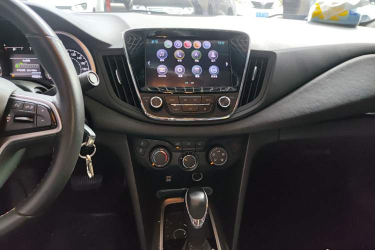 Used Chevrolet Monza 2019 Redline 320T Dual-Clutch Sporty Version China VI Standard Audio And AC Panel