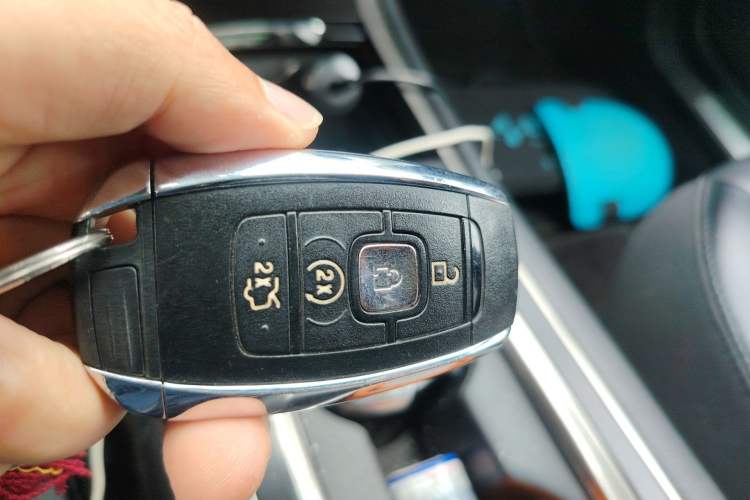 Used Lincoln MKC 2017 2.0T Two-Wheel-Drive Luxury Edition