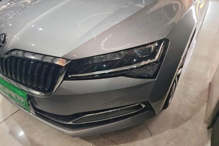 Ojetý Skoda Superb 2023 Facelifted TSI280 DSG Luxury Edition