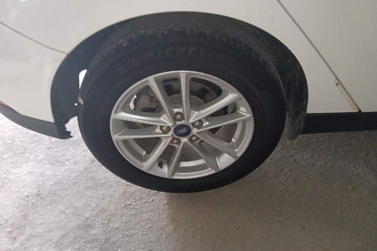 Used Ford Focus 2015 Hatchback EcoBoost 125 Automatic Supreme Style Edition