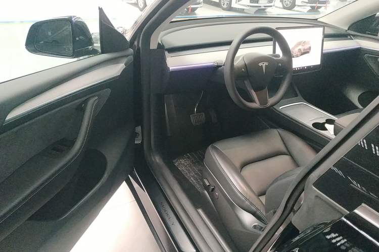 Used Tesla Model Y 2023 Rear-Wheel-Drive Version
