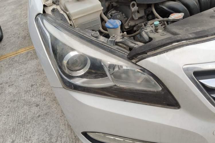 Used Hyundai Mistra 2014 1.8L Automatic Smart GLS Right Front Headlight