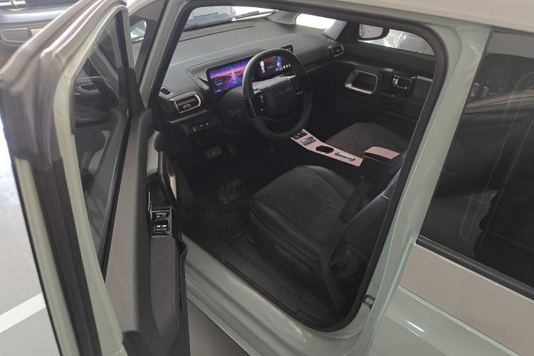 Used Baojun KiWi EV 2023 Smart Luxury Edition Ternary Lithium Interior 3