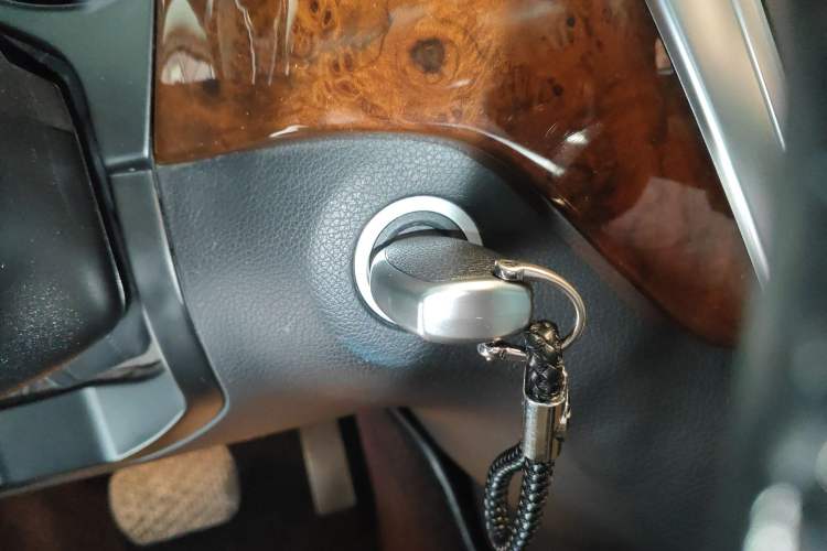 Used Mercedes-Benz M-Class 2014 ML 400 4MATIC Dynamic Model
