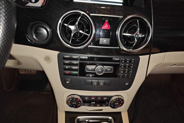 Used Mercedes-Benz GLK-Class 2015 GLK 300 4MATIC Luxury Ultimate Edition Audio And AC Panel