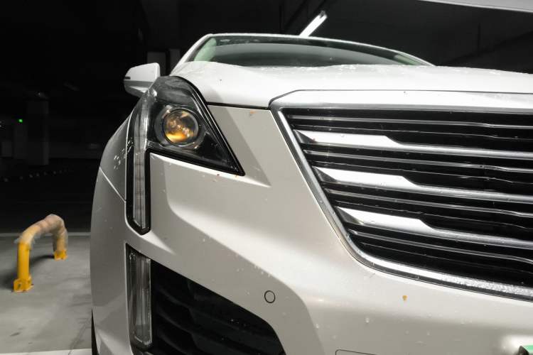 Used Cadillac XT5 2017 Anniversary Edition 25T Luxury Model Right Front Headlight