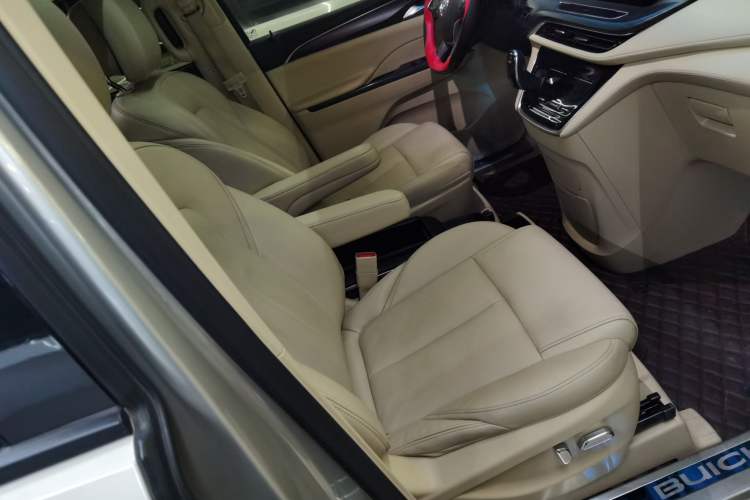 Used Buick GL8 2022 ES Landtrek 653T Luxury Edition