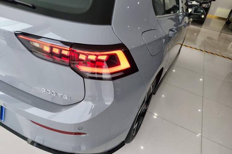 Used Volkswagen Golf 2025 Facelift 300TSI R-Line Exterior 3