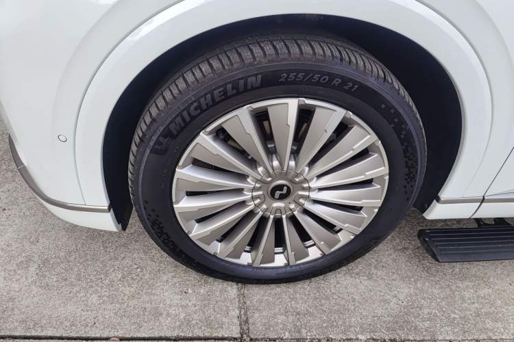 Used ONVO Luxeed L90 2025 Model—Ultra Six-Seater Version