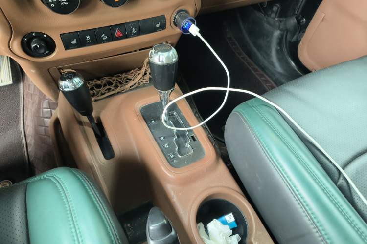 Used Jeep Wrangler 2012 3.6L Sahara Four-Door Edition Gear Lever