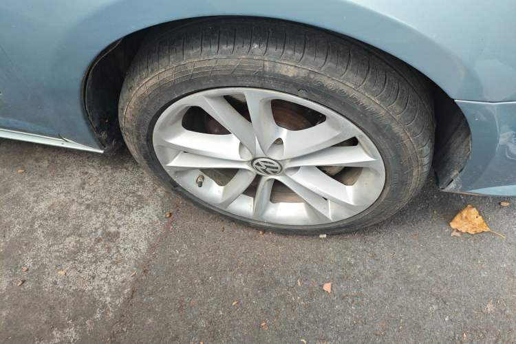 Used Volkswagen FAW-Volkswagen CC 2010 2.0 TSI Luxury Model Right Front Wheel Hub