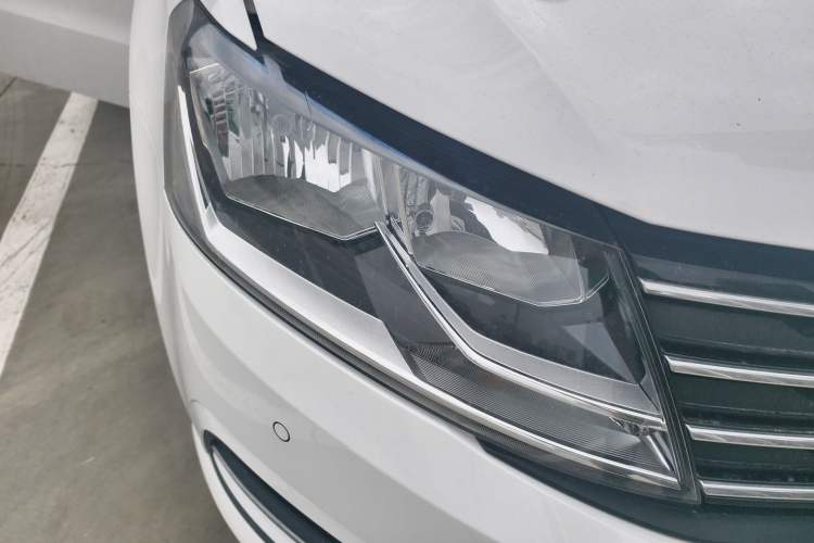 Used Volkswagen Gran Lavida 2017 180TSI DSG Comfort Edition Right Front Headlight