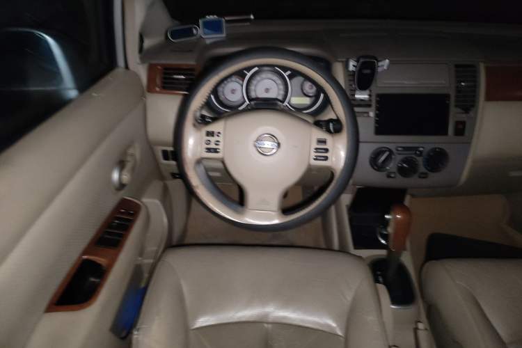 Used Nissan Tiida Sedan 2005 1.6JE AT Steering Wheel