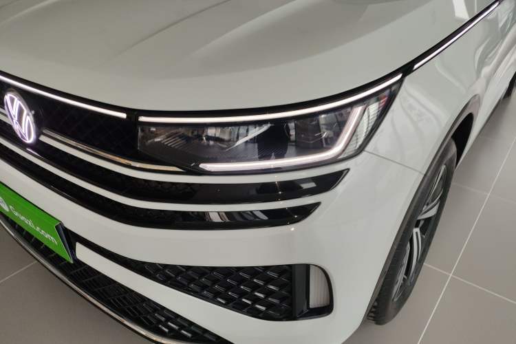 Used Volkswagen Tavendor 2024 380TSI All-Wheel Drive R-Line Cruise Edition