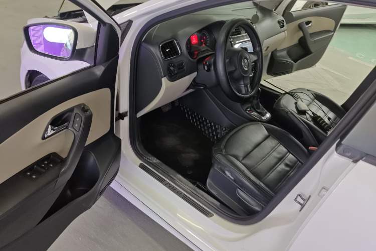 Used Volkswagen Polo 2011 1.6L Automatic ZhiShang Version Driver Seat