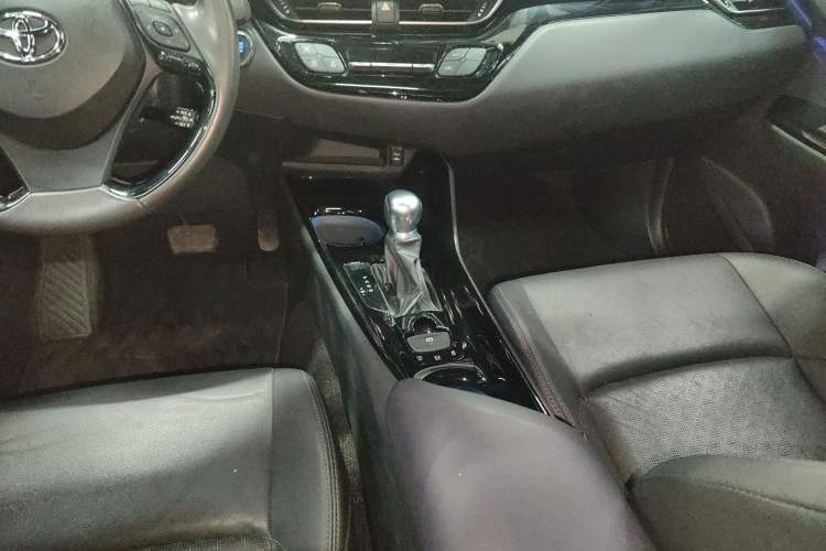 Used Toyota IZOA 2020 2.0L Yichi Version