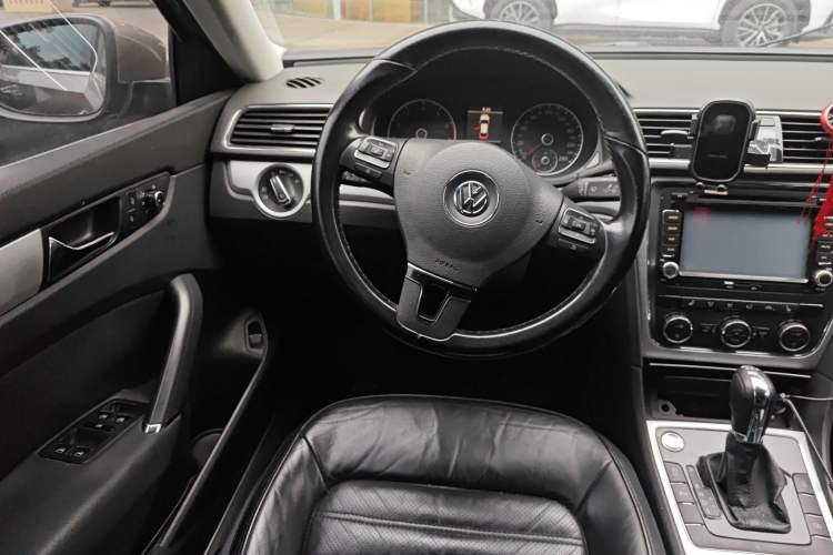 Used Volkswagen Passat 2014 1.8TSI DSG Prestige Edition Steering Wheel