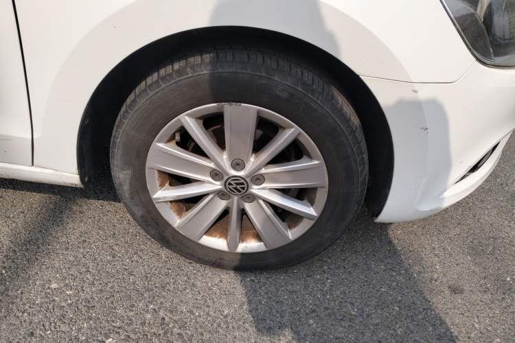 Used Volkswagen Jetta 2015 1.6L Automatic Comfort Model Right Front Wheel Hub