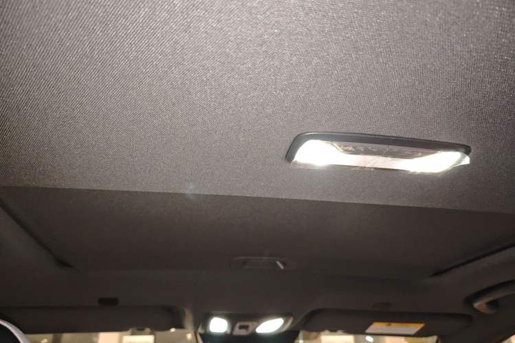 Used CHANGAN UNI-V iDD 2024 Blue Whale Smart Electric iDD 136km ZhiKu Model
