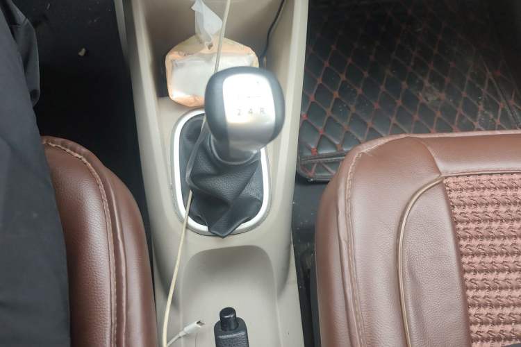 Used Venucia R50 2015 1.6L Manual Fashion Edition
