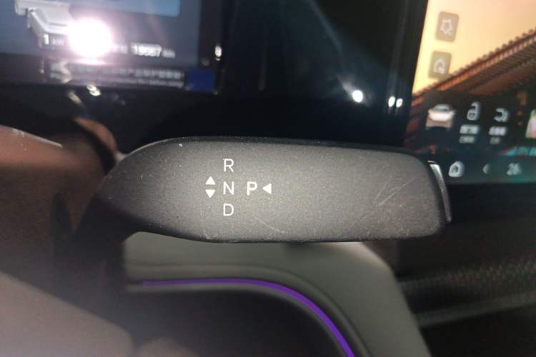 Used BYD Xia 2025 DM-i 1.5T 180km Excellence Model Gear Lever