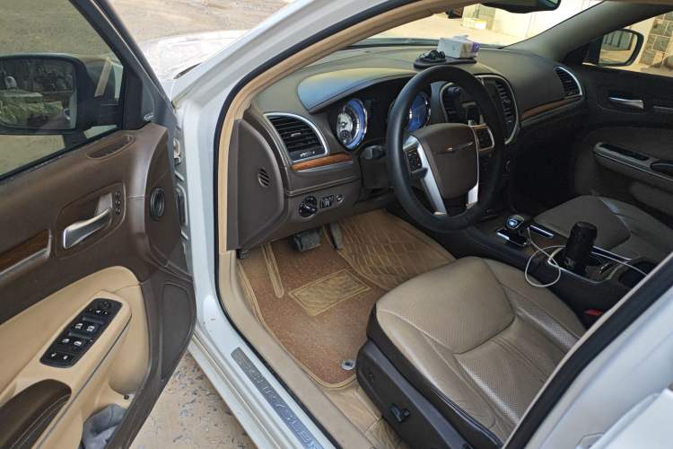 Used Chrysler 300C 2012 3.6L Luxury Edition