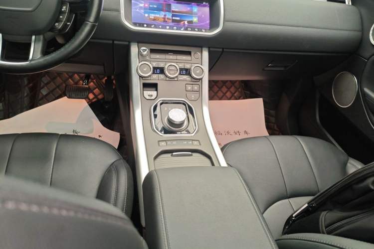 Used Land Rover Range Evoque 2018 240 PS SE Smart Brilliance Edition Gear Lever