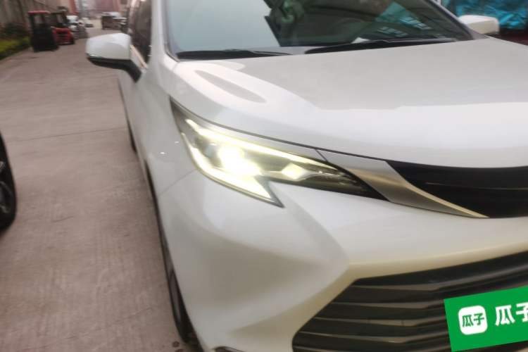 Used Toyota SIENNA 2021 2.5L Hybrid Premium Edition