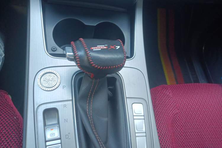 Used CHANGAN OSHAN X7 2020 1.5T Automatic Luxury Version Gear Lever