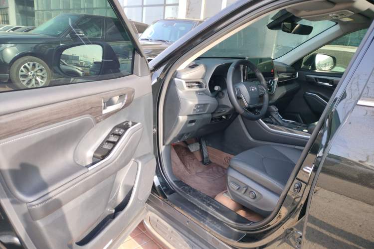 Used Toyota Highlander 2024 2.5L Smart Electric Hybrid Dual-Engine Four-Wheel Drive Prestige Version – 7 Seats
