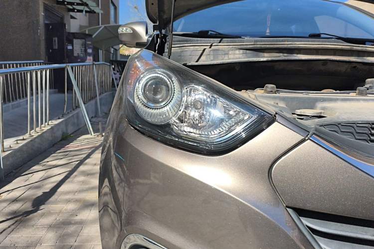 Used Hyundai ix35 2010 2.0L Automatic Two-Wheel Drive Elite Edition GLS Right Front Headlight