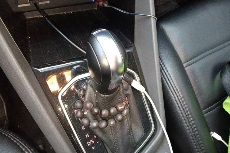 Used Jetta VS5 2019 280TSI Automatic Trend Model Gear Lever