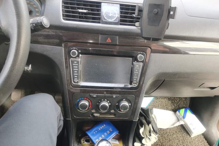 Used Dongfeng Fengon 360 2015 1.5L Manual Comfort 7-Seater China IV Standard
